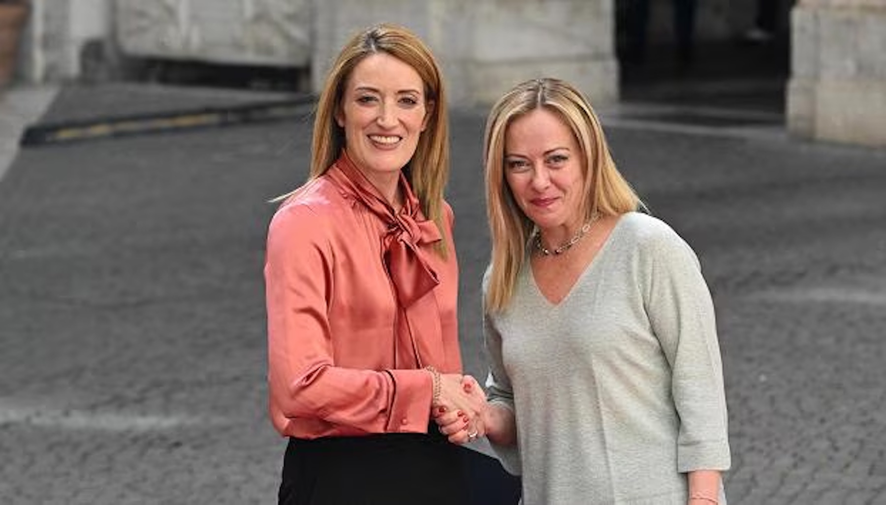 Roberta Metsola con Giorgia Meloni