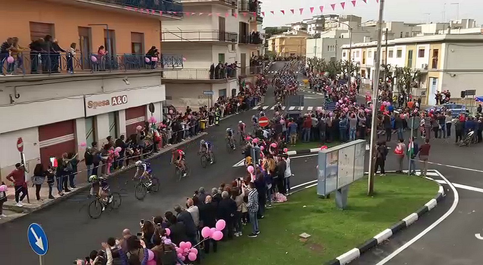 Il passaggio da Ceglie Messapica della edizione numero 100 del Giro d'Italia: era il 2017