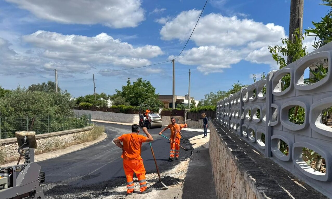 Iniziati i lavori di ripristino di alcune strade rurali di Ceglie Messapica. Spesa prevista: un milione
