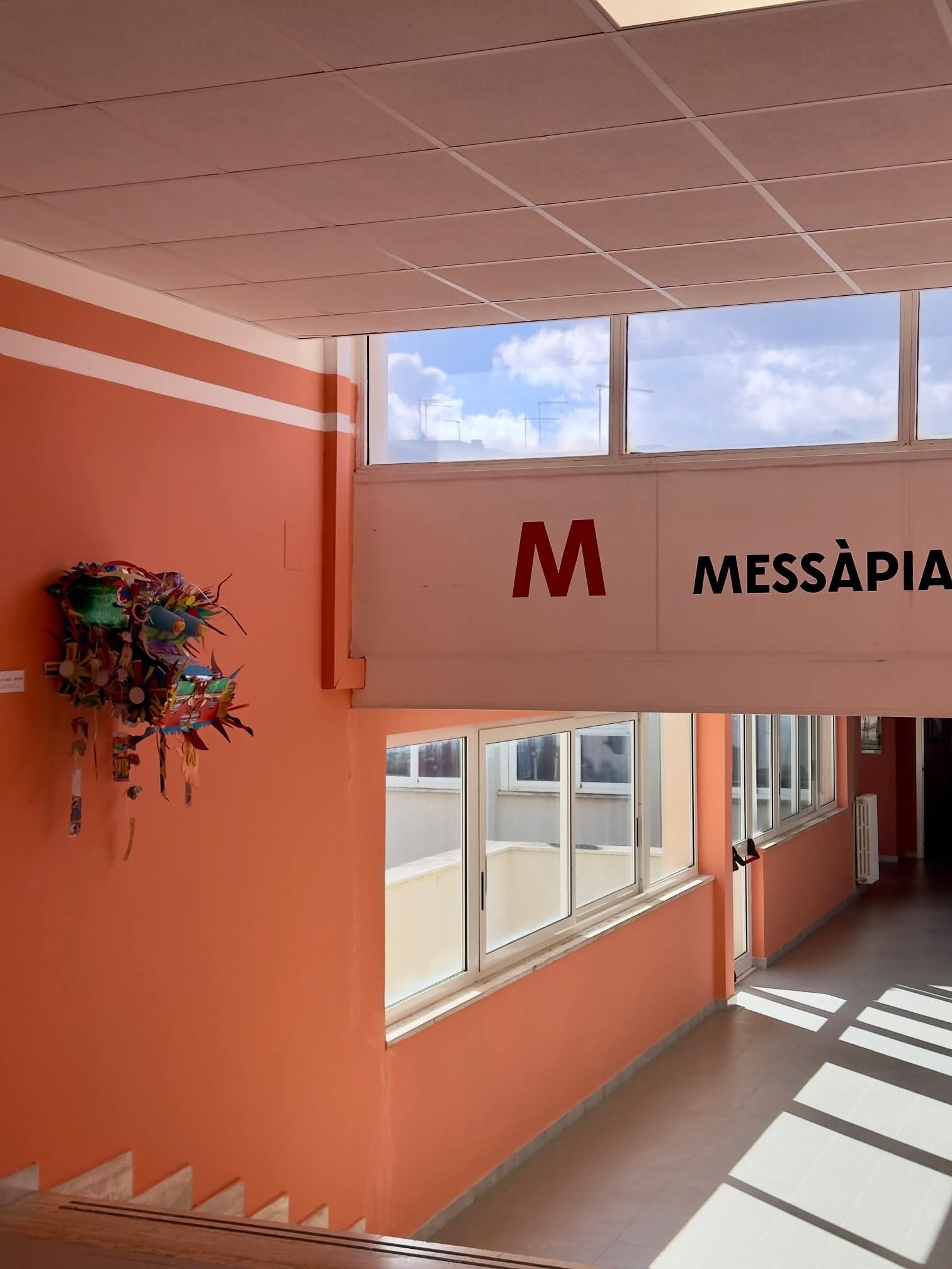 L'ingresso del Museo "Messapia Metro" allestito nell'istituto "Giovanni Pascoli"