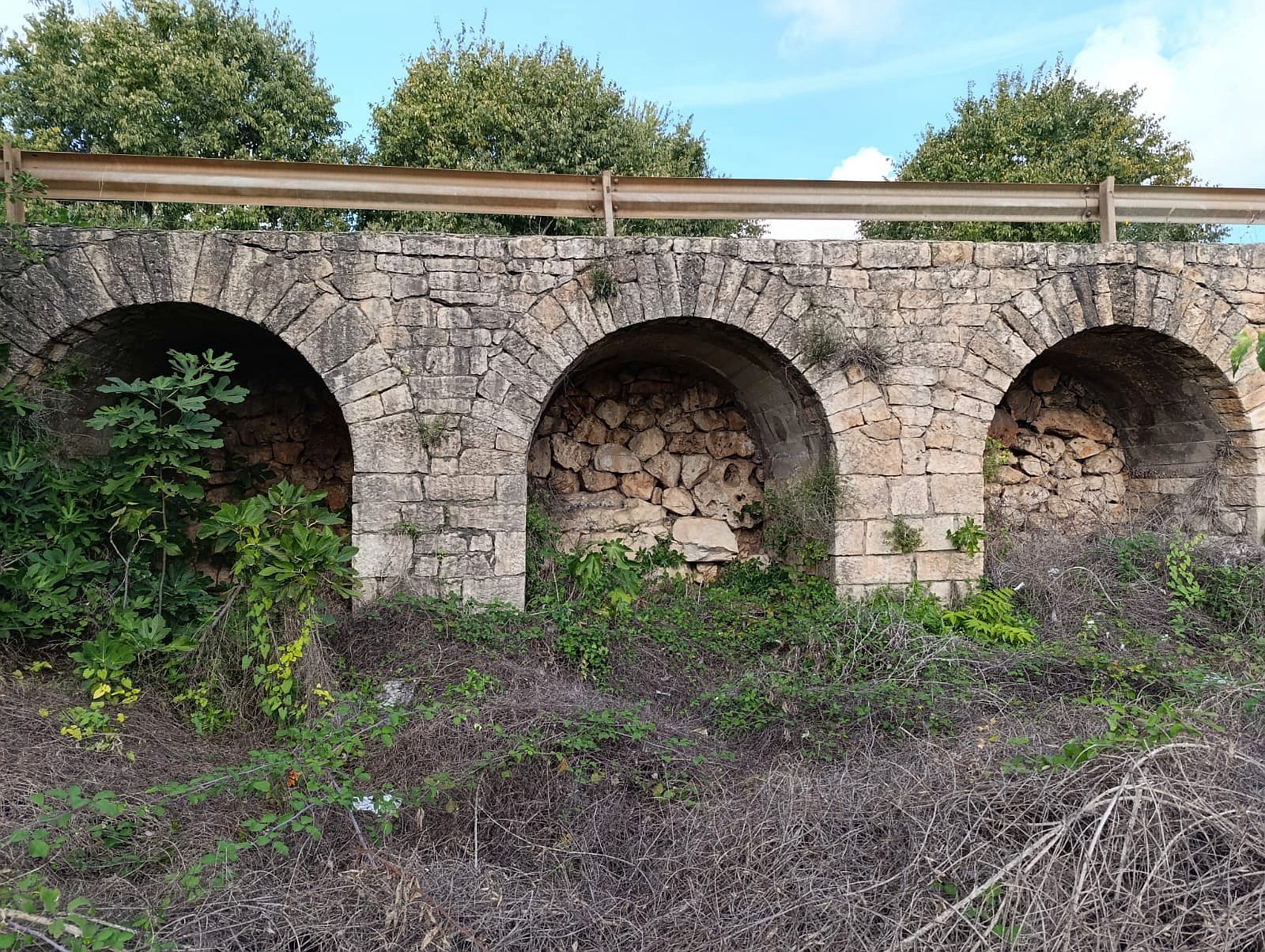 I resti sotto il manto stradale della circonvallazione sud-est, tra i rondò Francavilla e Cento pini