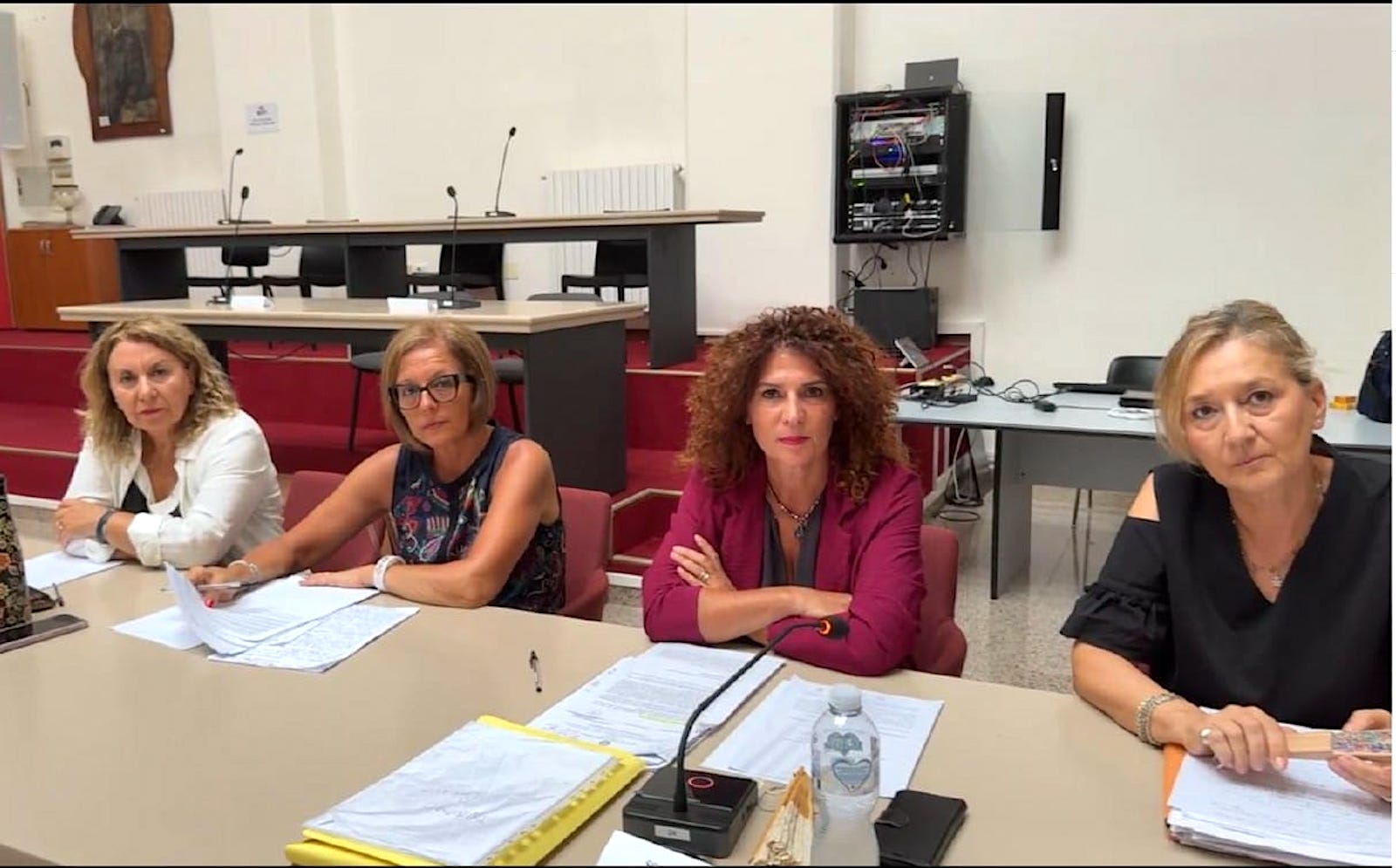 Le quattro consigliere di opposizione che hanno chiesto una verifica sugli edifici scolastici