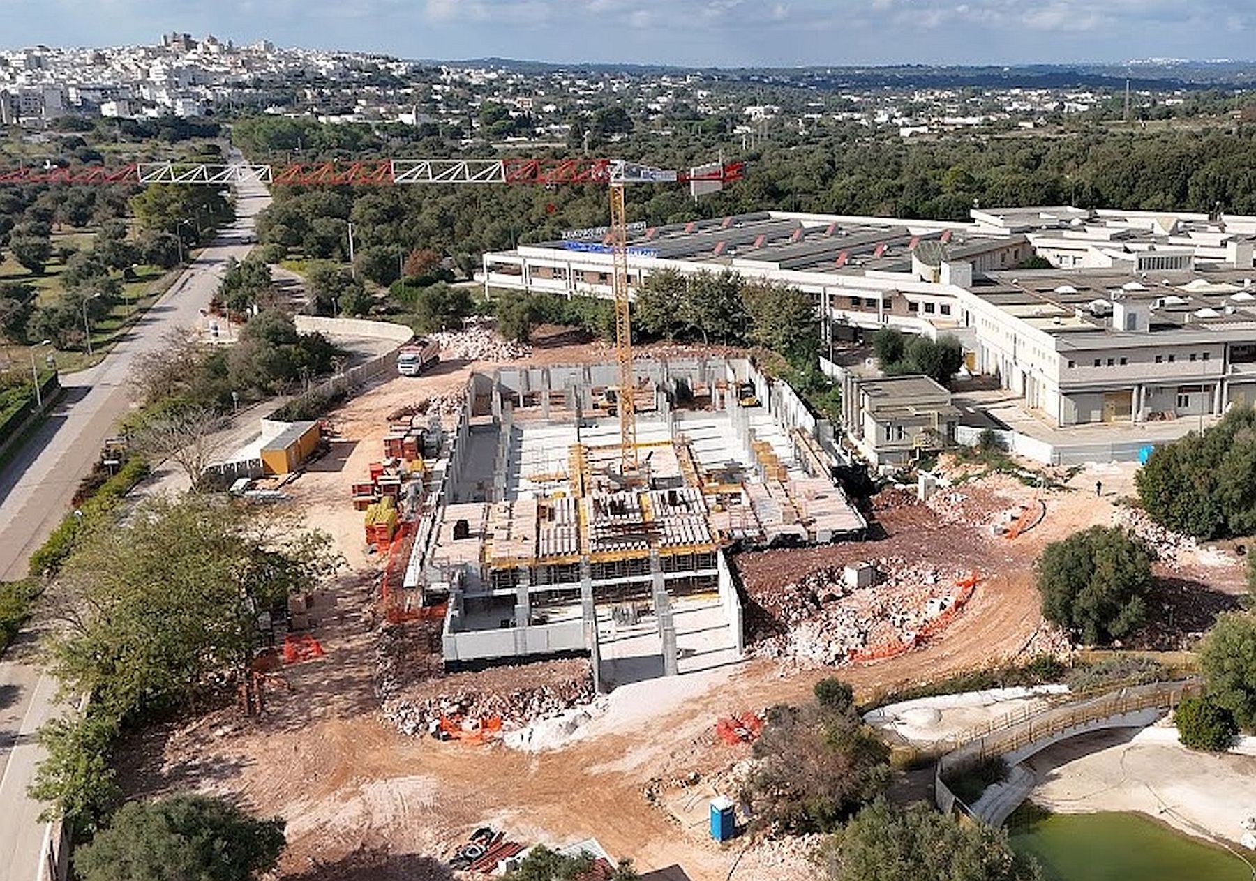 Il Centro di riabilitazione di Ceglie Messapica con il cantiere del Centro risvegli