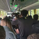 Gli studenti ammassati sull'autobus che da Ceglie conduce a Ostuni