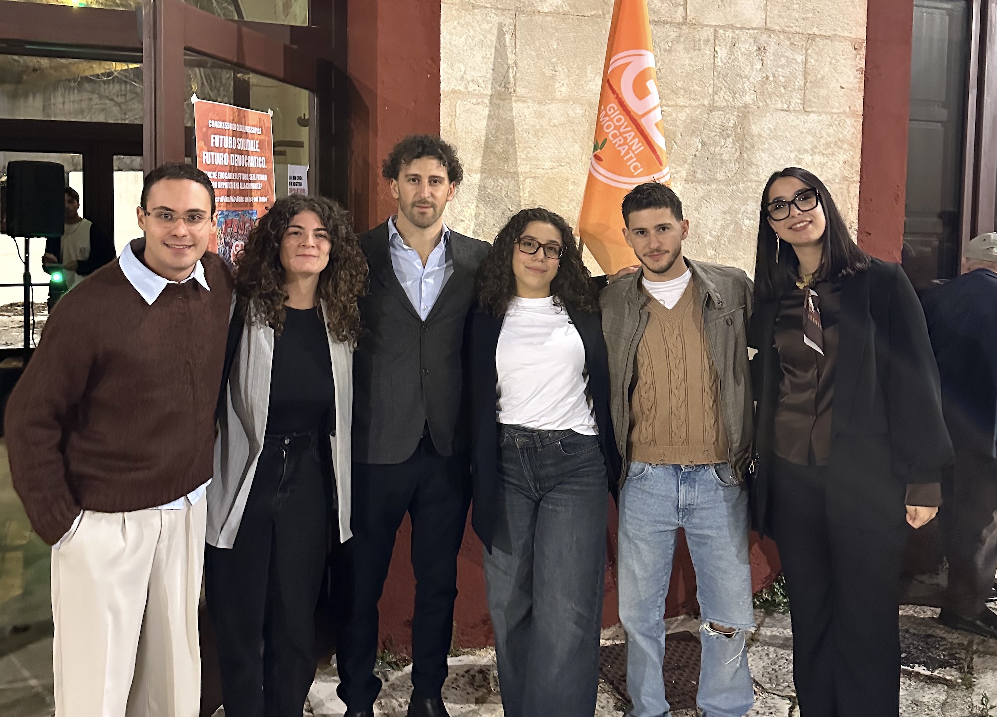 Il gruppo costituente dei Giovani Democratici di Ceglie Messapica con il neoeletto Giovanni Urso